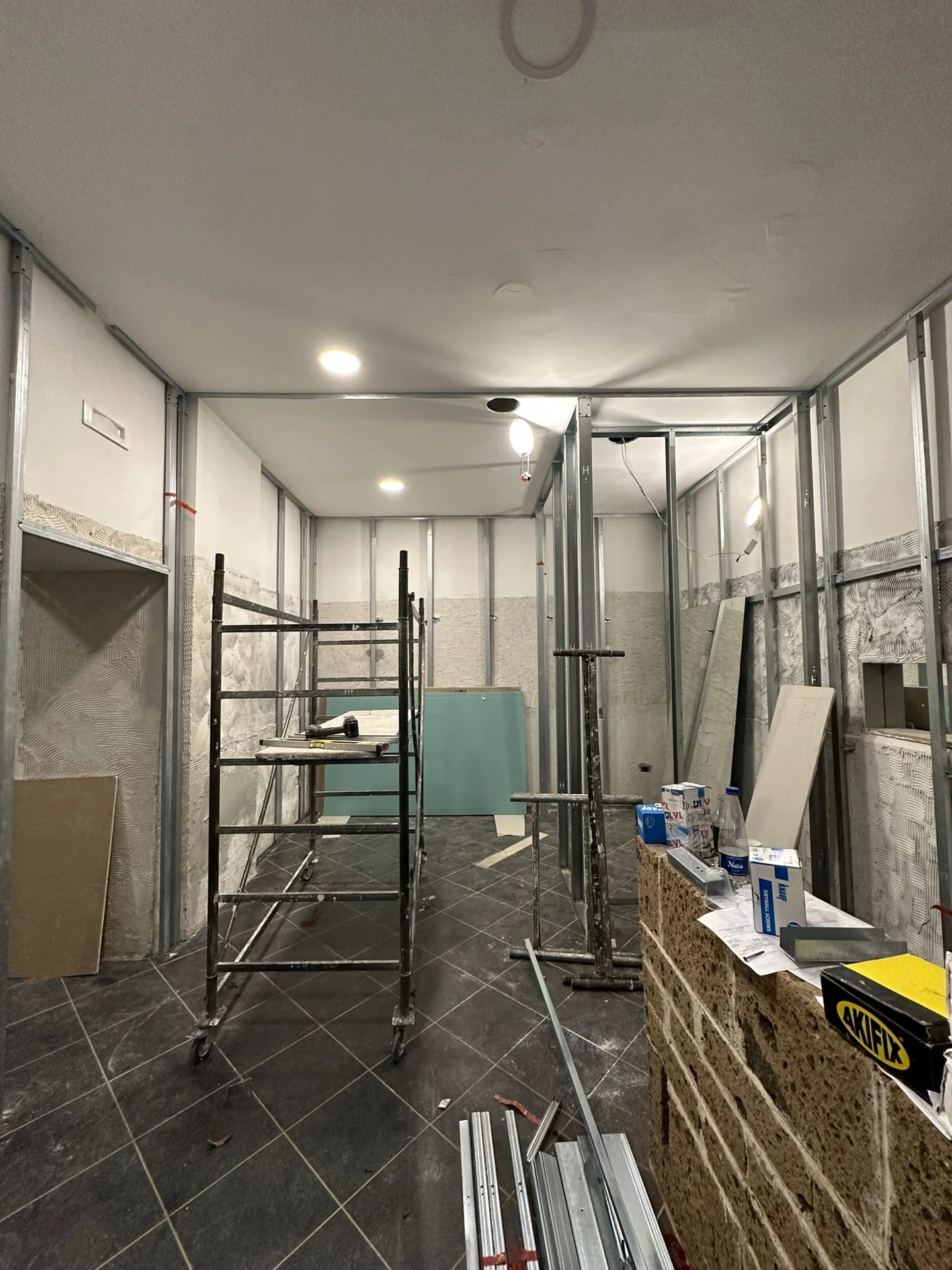 Cantiere · contropareti in lavorazione