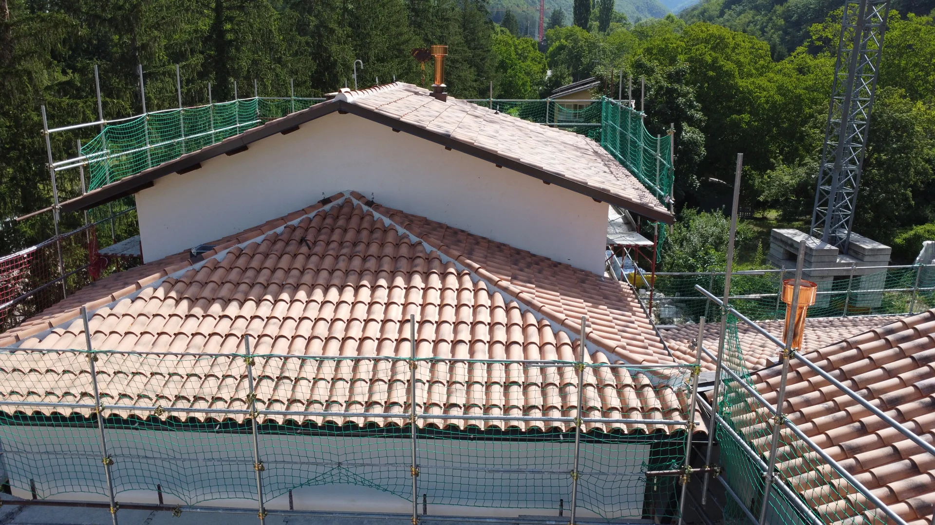 Vista aerea del cantiere e delle coperture
