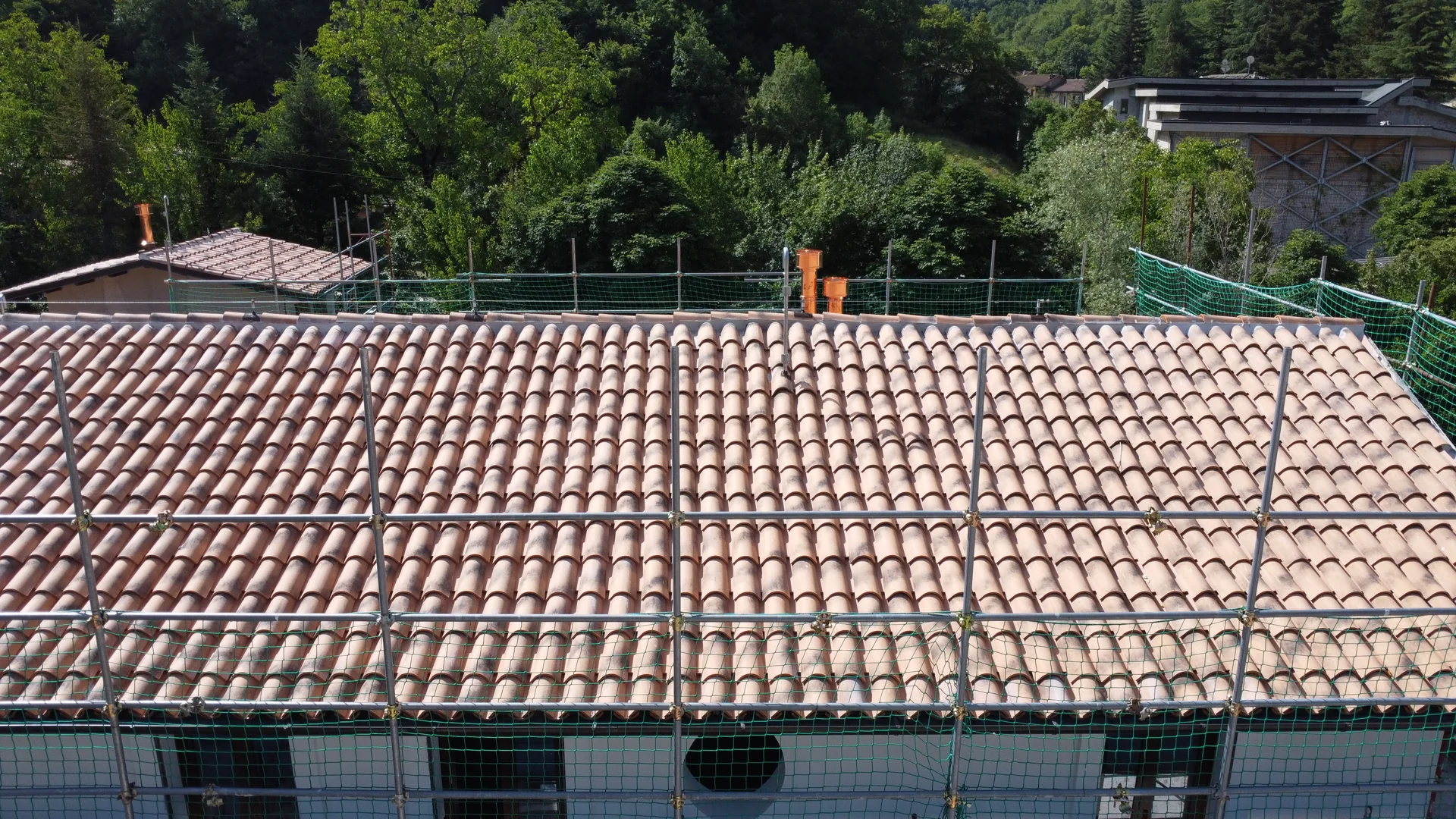 Vista aerea del cantiere e delle coperture