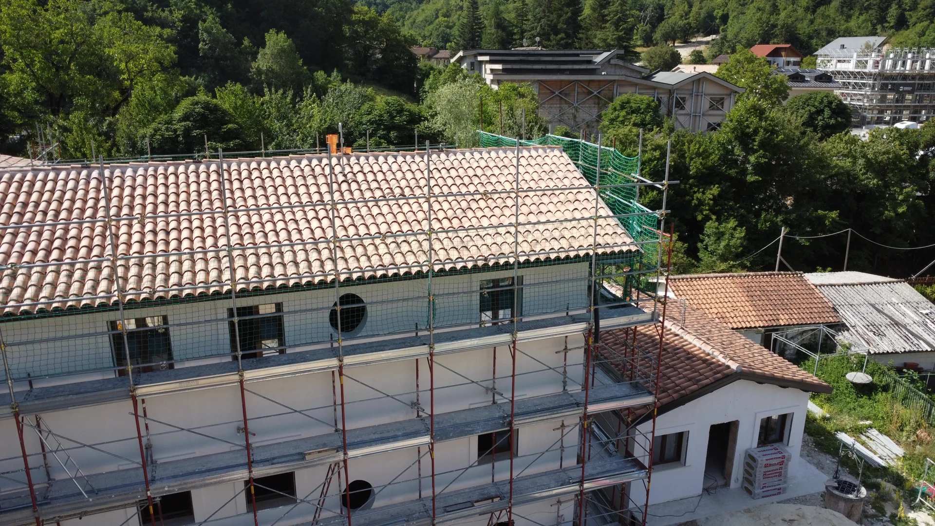 Vista aerea del cantiere e delle coperture
