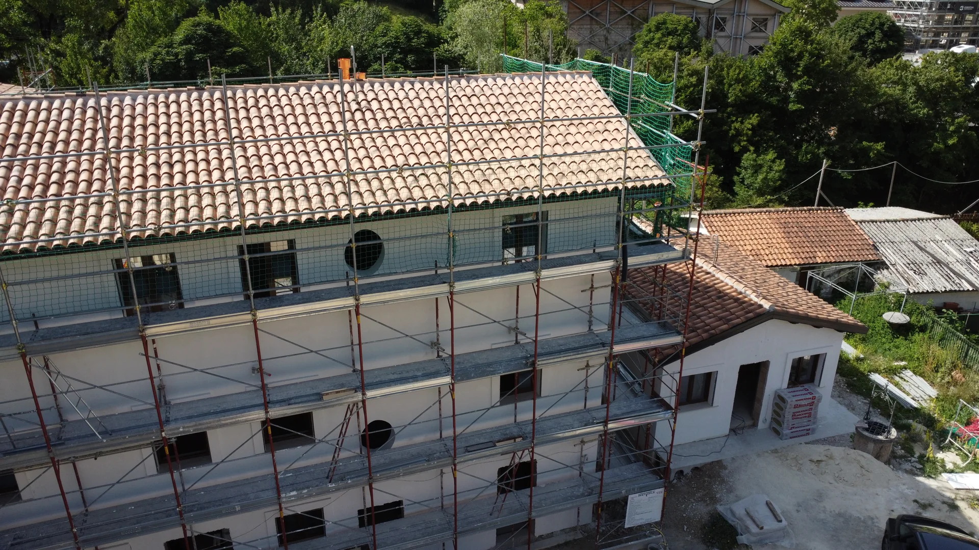 Vista aerea del cantiere e delle coperture
