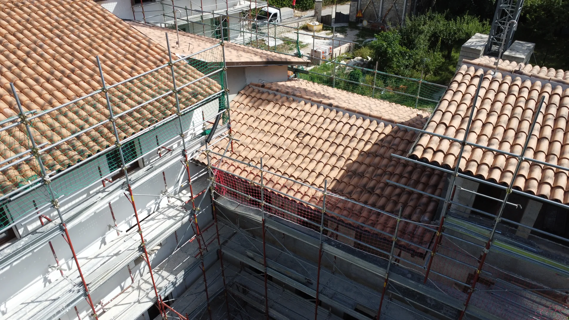 Vista aerea del cantiere e delle coperture