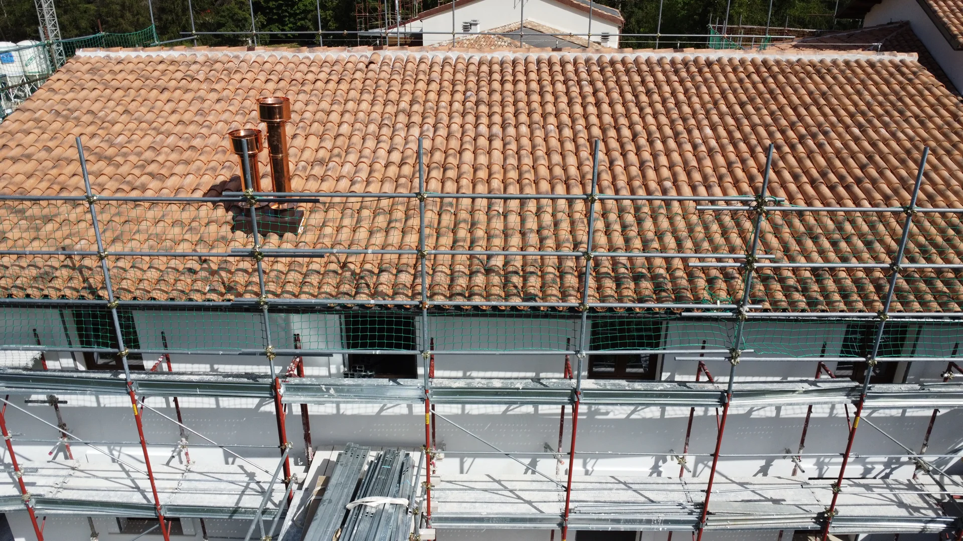 Vista aerea del cantiere e delle coperture