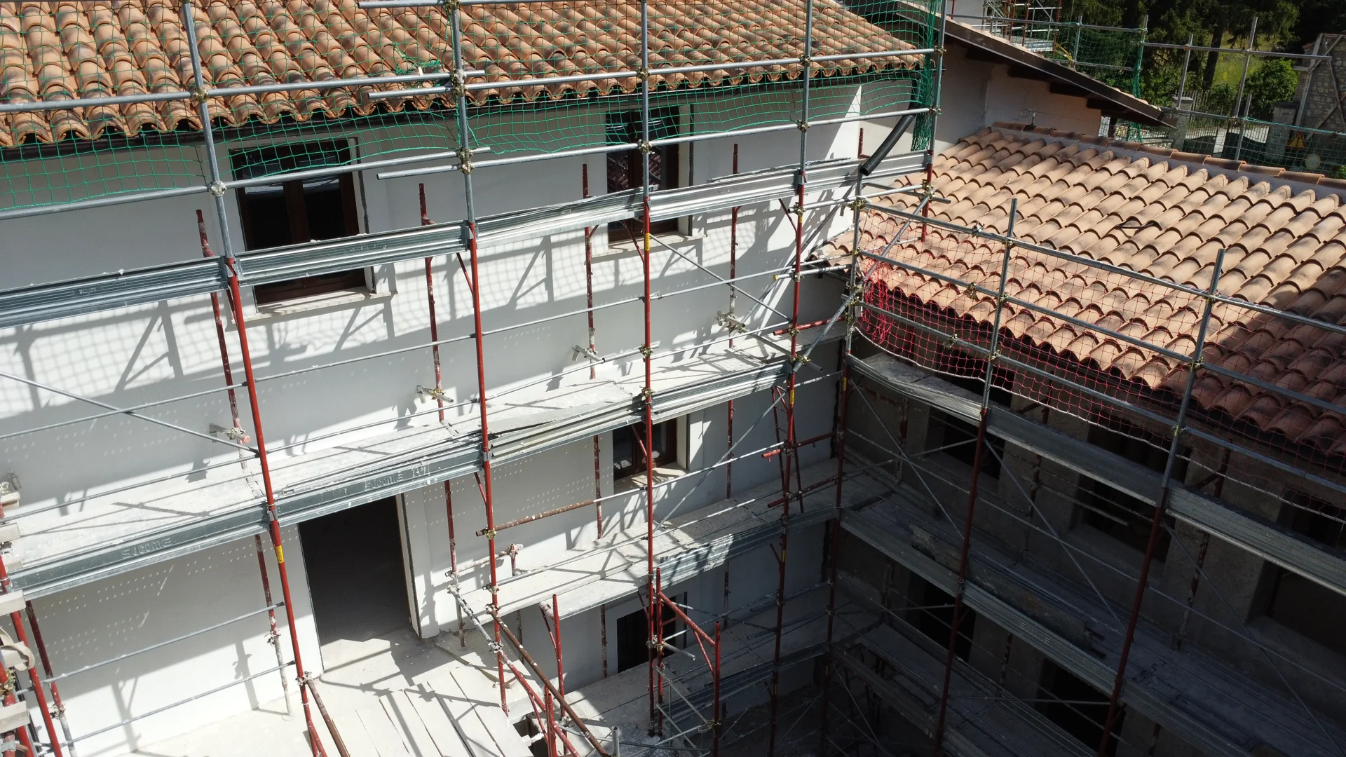 Vista aerea del cantiere e delle coperture